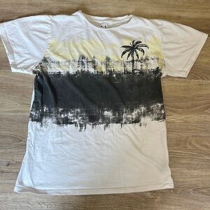Westy Vintage Black and White Graphic Short Sleeved Tee Shirt.  Size Medium